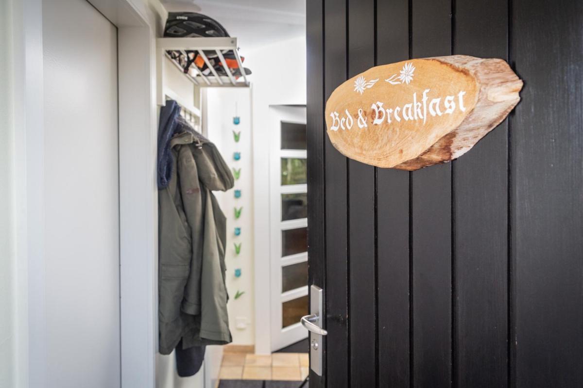 Mybednbreakfast In Bottmingen Panzió Kültér fotó