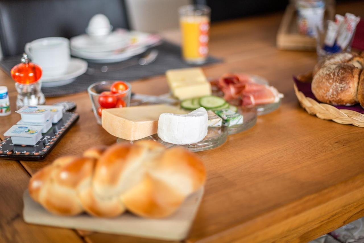 Mybednbreakfast In Bottmingen Panzió Kültér fotó