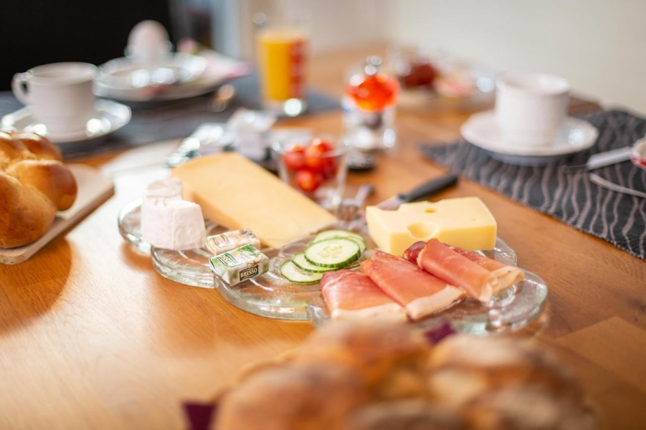 Mybednbreakfast In Bottmingen Panzió Kültér fotó
